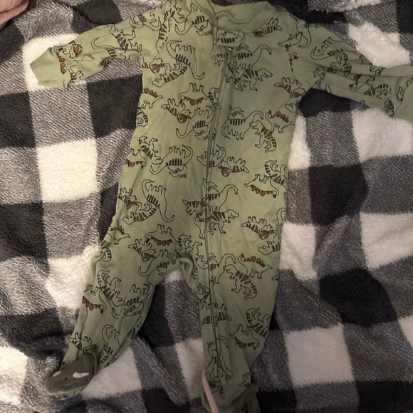 Dino pj lot - Picture 2 of 2